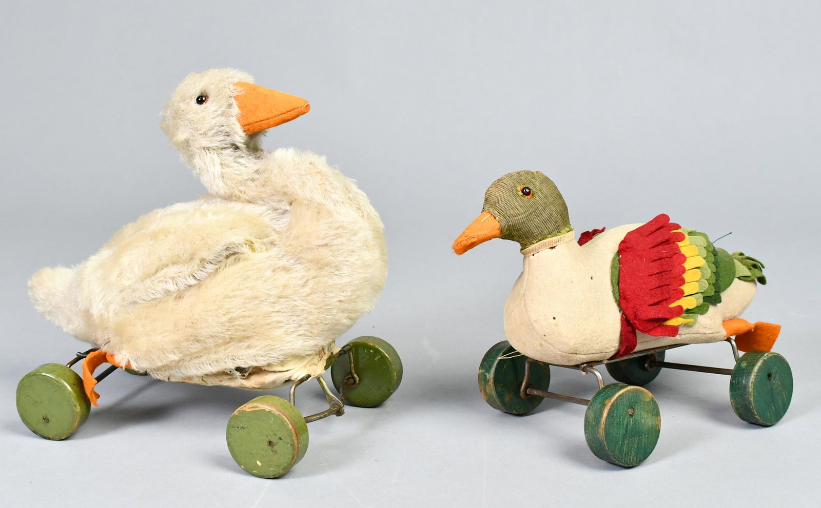 TWO VINTAGE BIRD PULL TOYS (1 of 8)