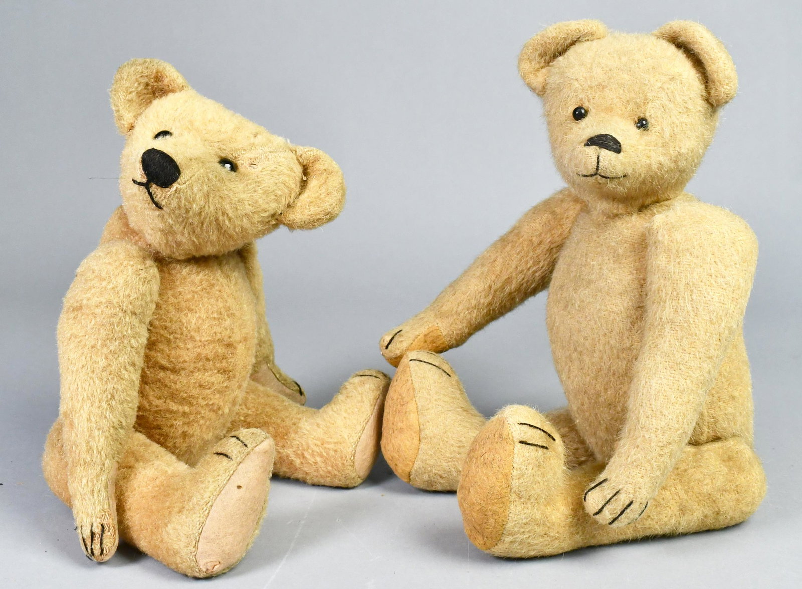 TWO EARLY AMERICAN BOOT BUTTON WOOL BEARS. (1 of 8)