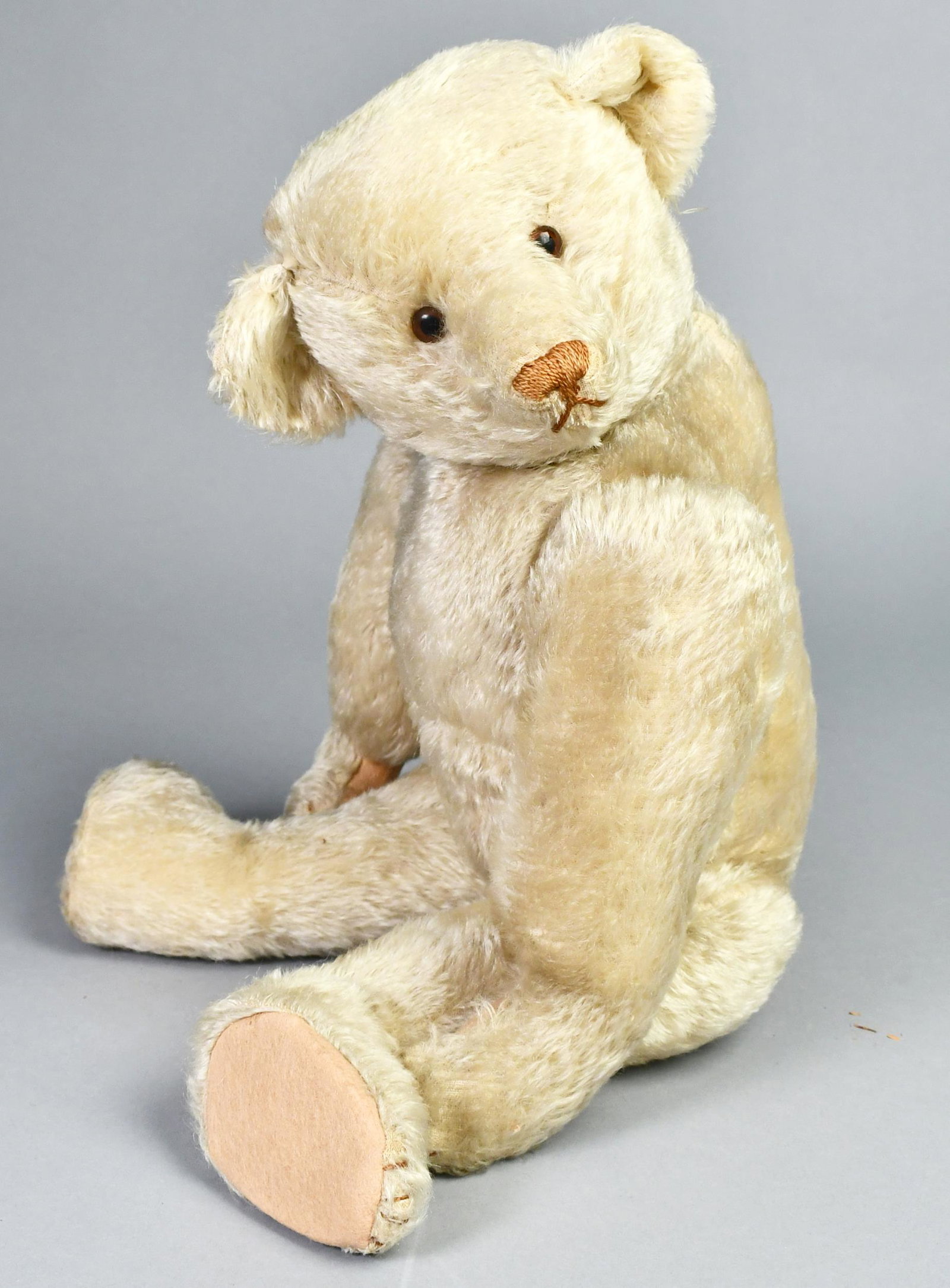 LARGE BLONDE MOHAIR BEAR. (1 of 6)