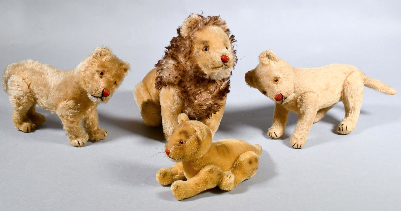 STEIFF LION PRIDE, SET OF FOUR. (1 of 11)