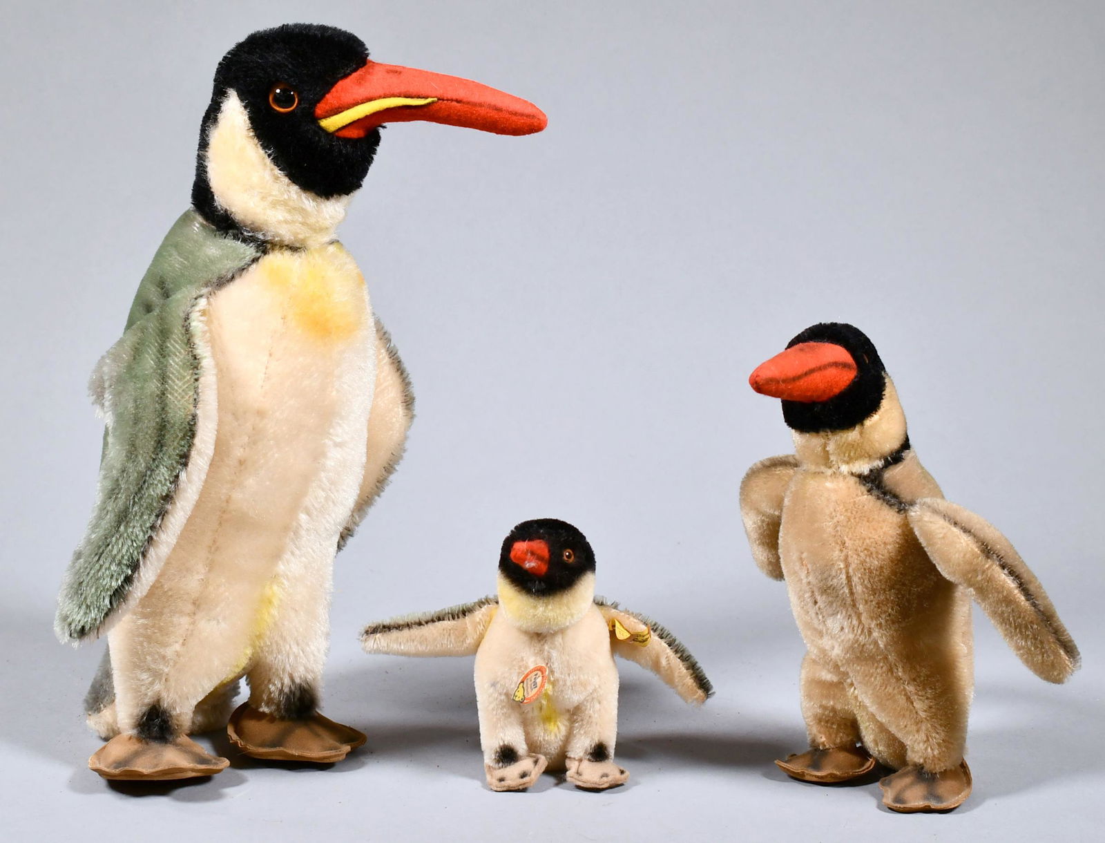THREE STEIFF PENGUINS IN VARIOUS SIZES. (1 of 10)
