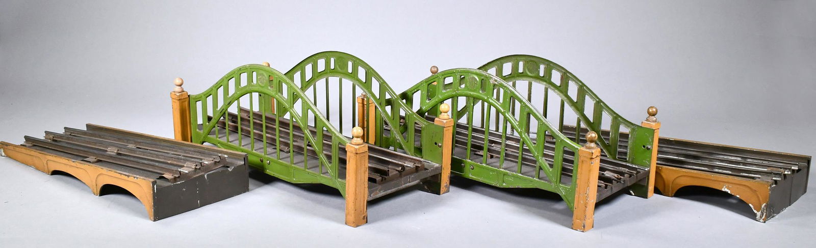 LIONEL PREWAR BRIDGE AND TRESTLE. (1 of 3)