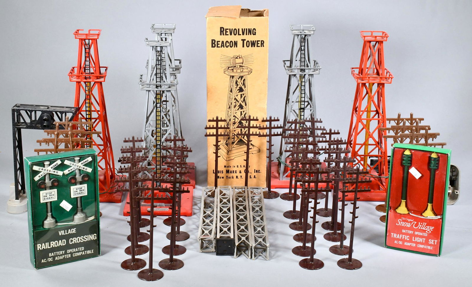 LOUIS & MARX, AMERICAN FLYER TOWERS. (1 of 4)