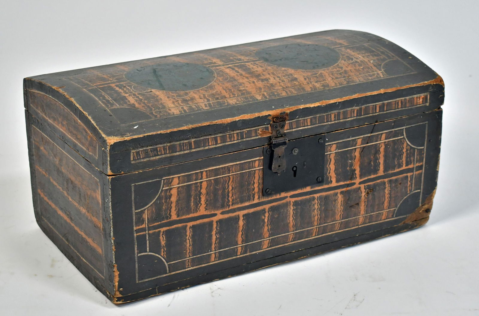 19TH C. NEW ENGLAND PAINT DECORATED DOME TOP BOX. (1 of 8)