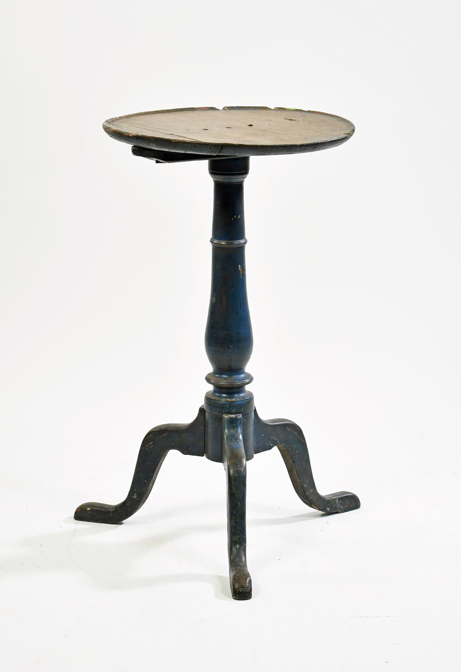 18TH C DISH TOP BLUE PAINTED QUEEN ANNE CANDLE STAND. (1 of 6)