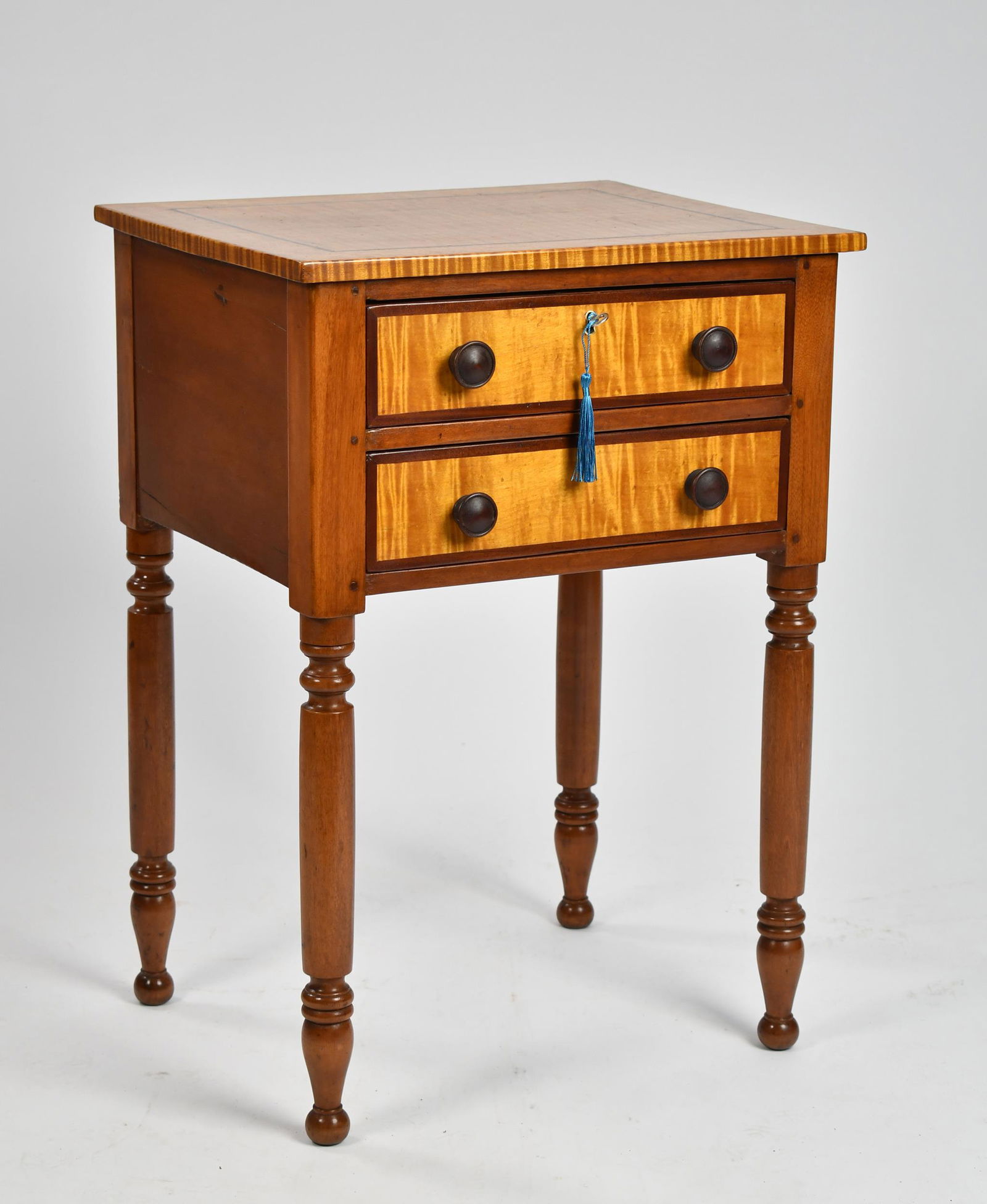 19TH C.  FEDERAL SHERATON TWO DRAWER STAND. (1 of 7)