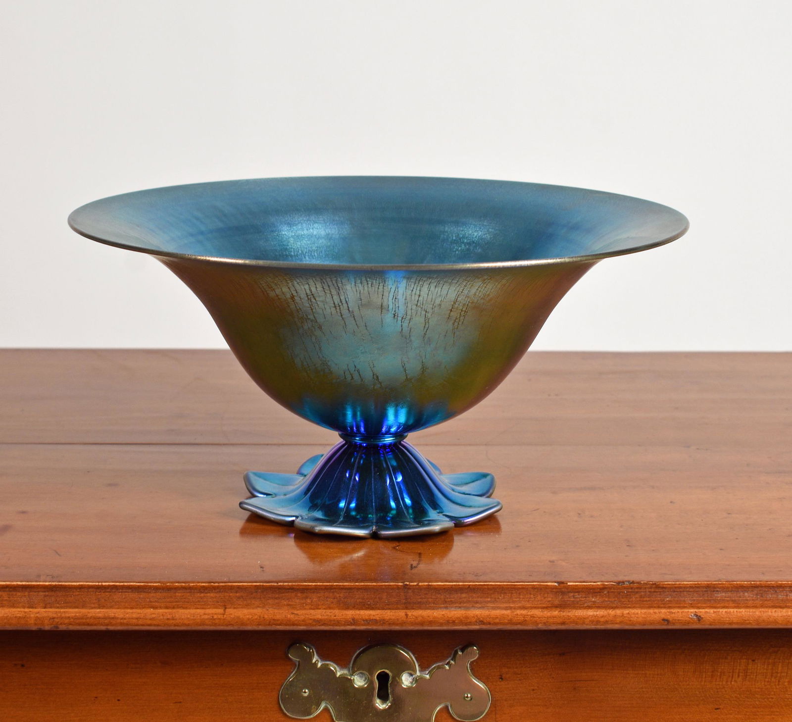 STEUBEN AURENE CENTER BOWL. (1 of 4)