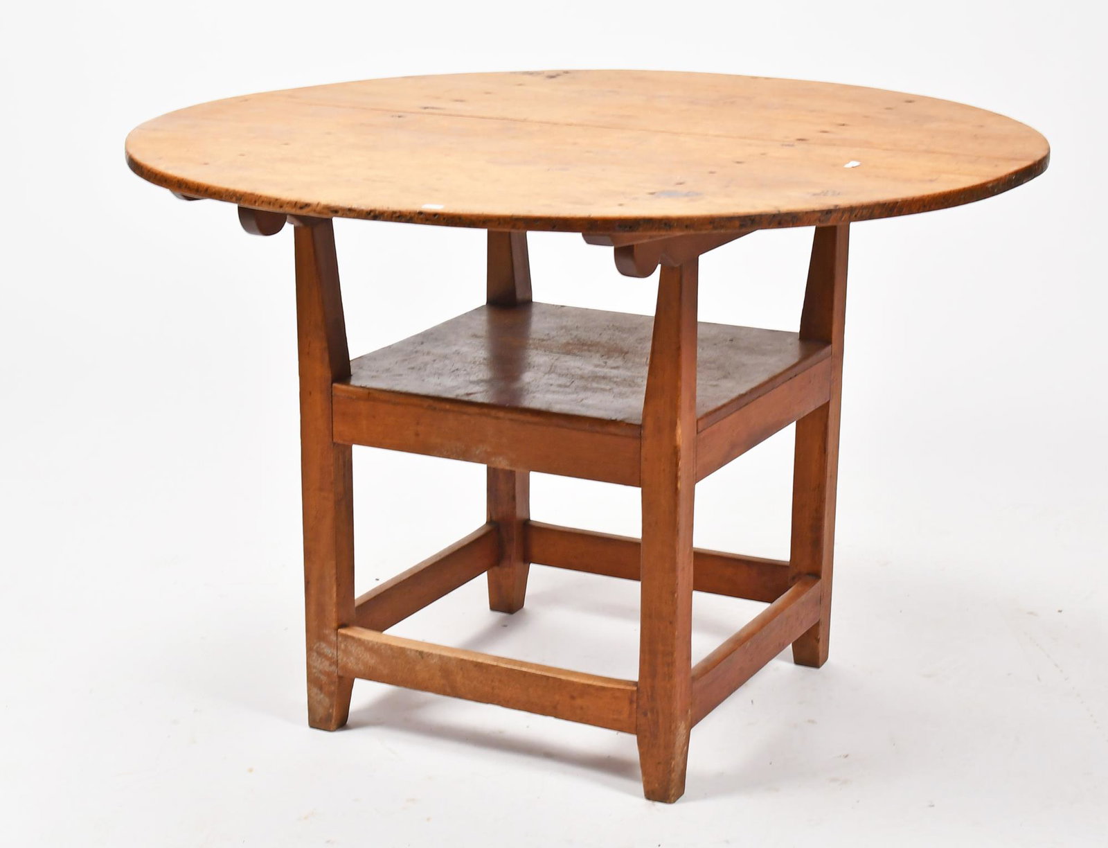 EARLY 19TH C. SHOE FOOT HUTCH TABLE. (1 of 4)