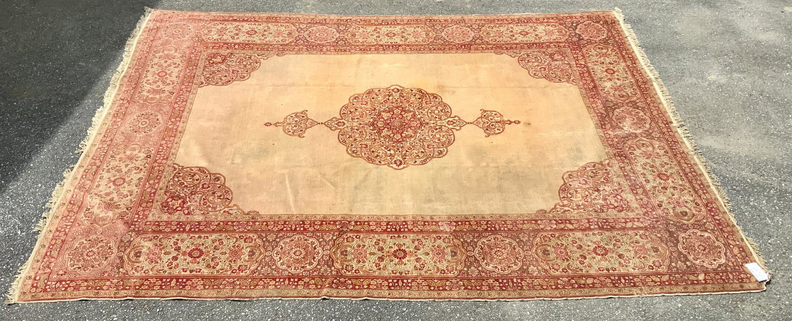 ANTIQUE ROOM SIZE ORIENTAL RUG. (1 of 5)