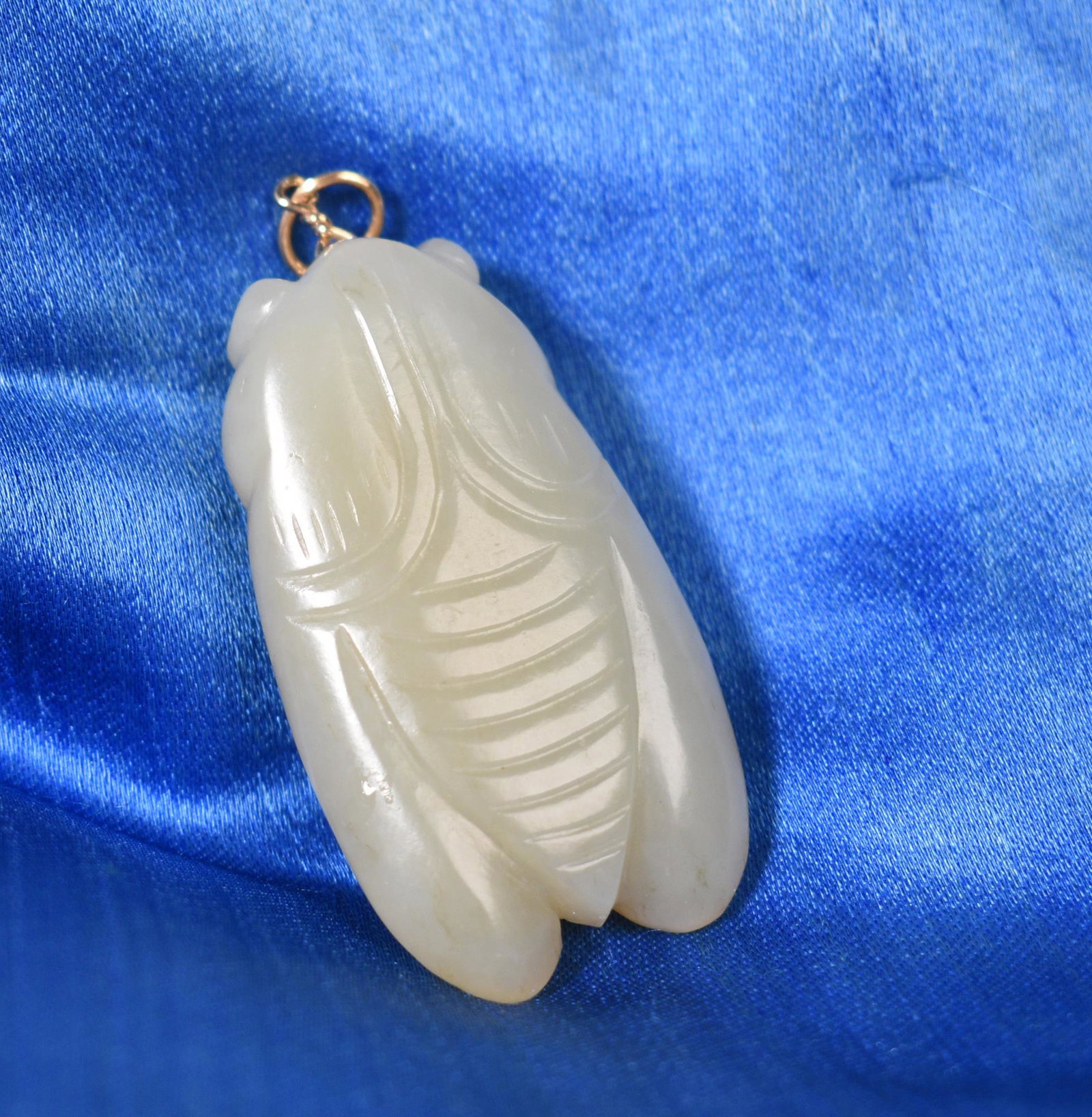 CELADON JADE CICADA PENDANT. (1 of 3)