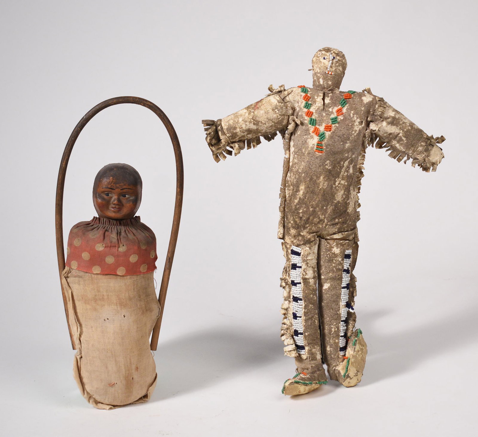 TWO NATIVE AMERICAN DOLLS. (1 of 8)