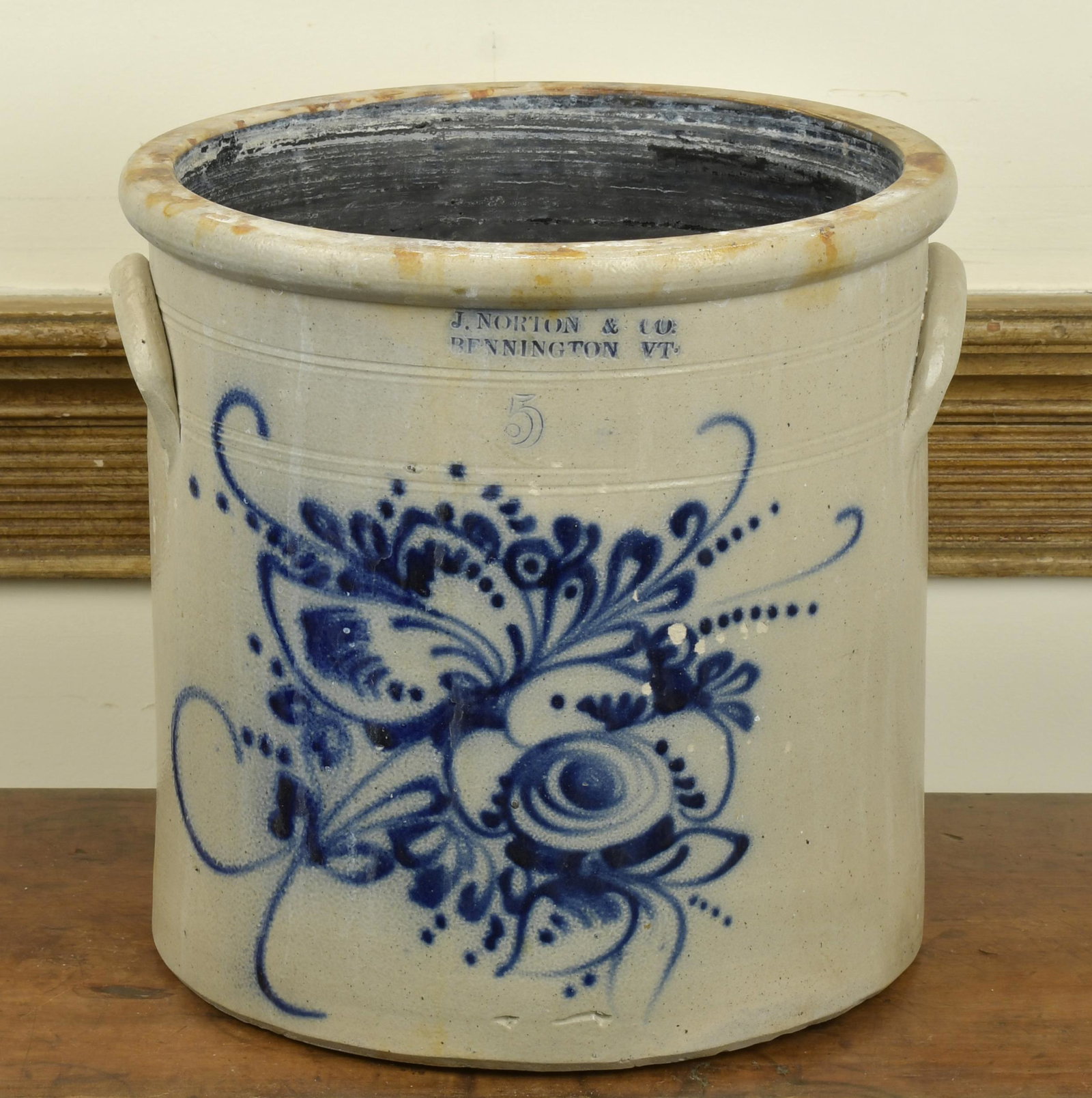 5 GAL. NORTON BENNINGTON VT. CROCK. (1 of 11)