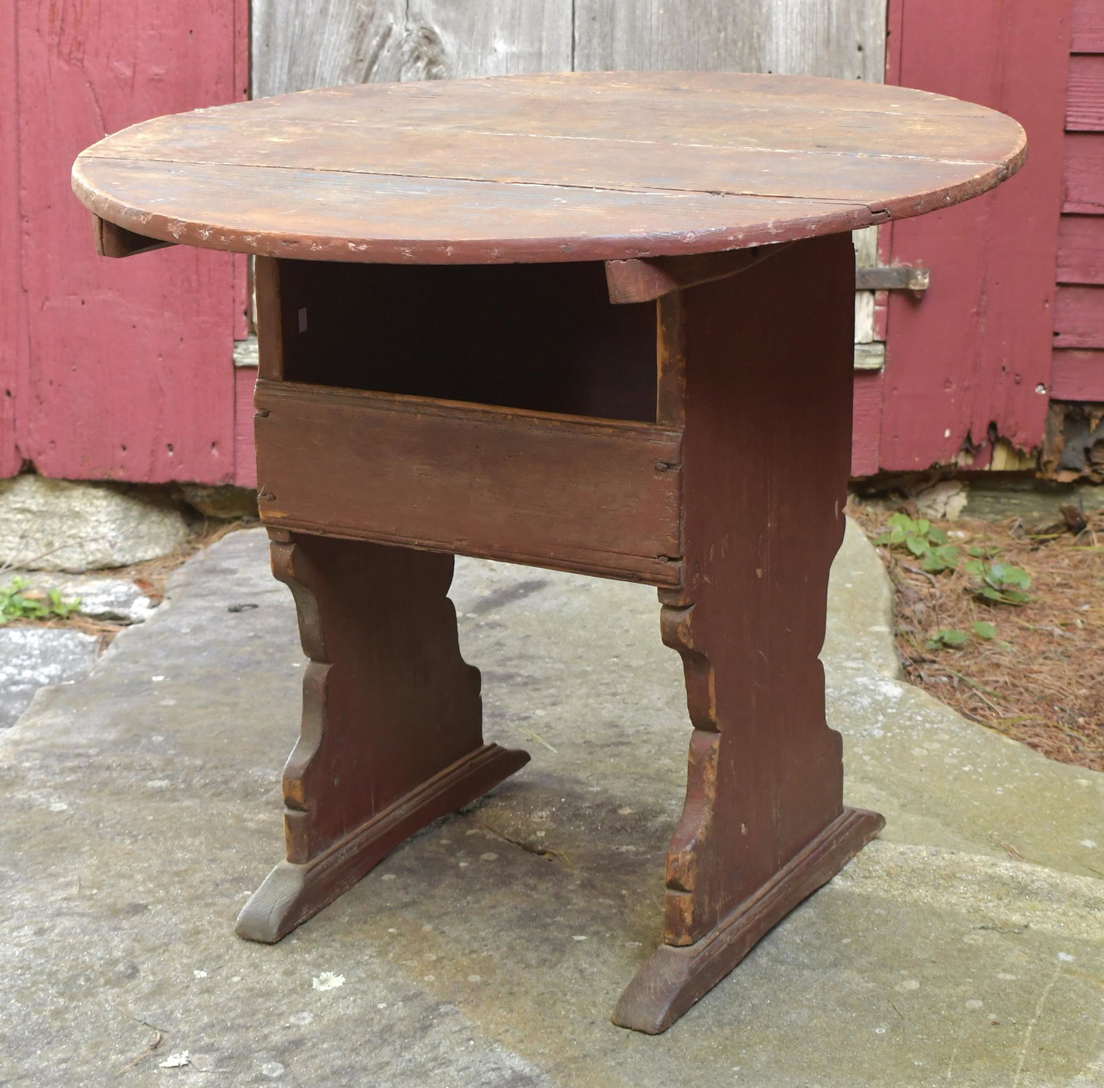 SMALL 18TH C. SHOE FOOT HUTCH TABLE. (1 of 7)