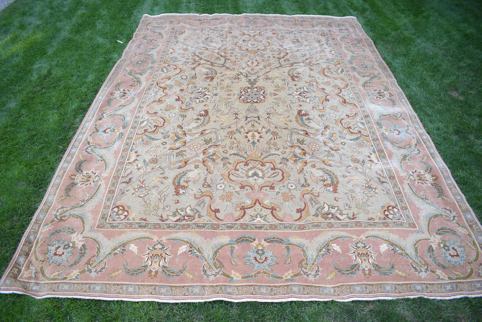 FINE LARGE ROOM SIZE ORIENTAL RUG. (1 of 11)
