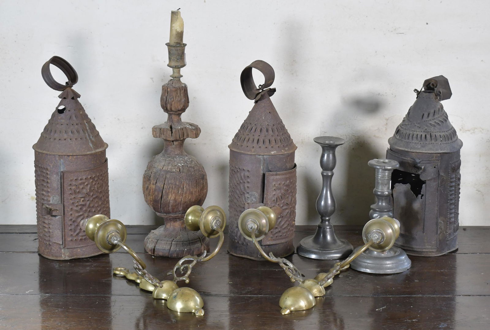 ANTIQUE PRIMITIVE LIGHTING LOT. (1 of 6)
