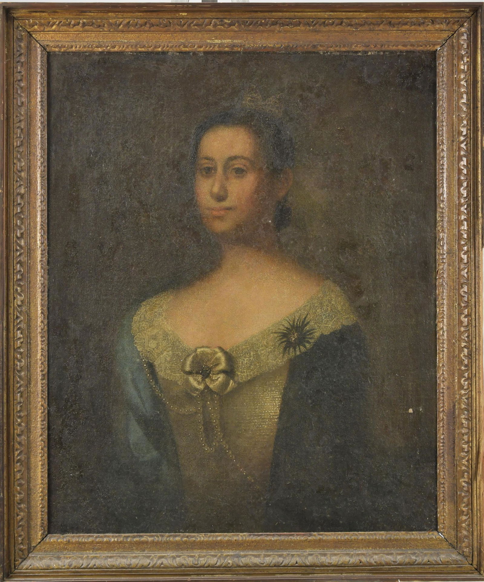 18TH C. OIL PORTRAIT OF A YOUNG WOMAN. (1 of 5)