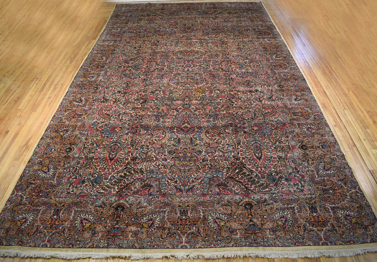 FINE ANTIQUE PALACE SIZE KERMAN RUG. 13’5” X 23’6” (1 of 16)