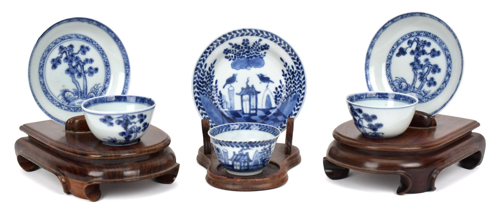 CHINESE BLUE AND WHITE PORCELAIN TEACUPS AND SAUCERS. (1 of 7)