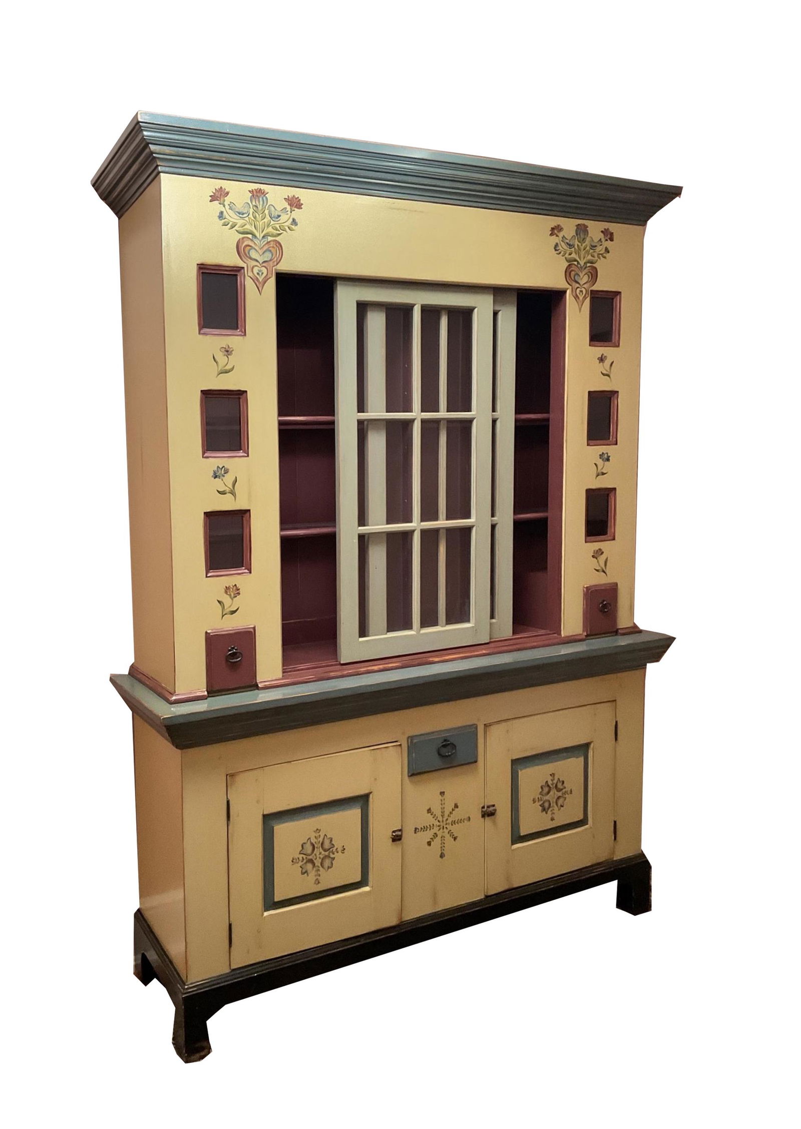 COUNTRY PAINTED HUTCH BY WOODLAND FURNITURE. (1 of 10)