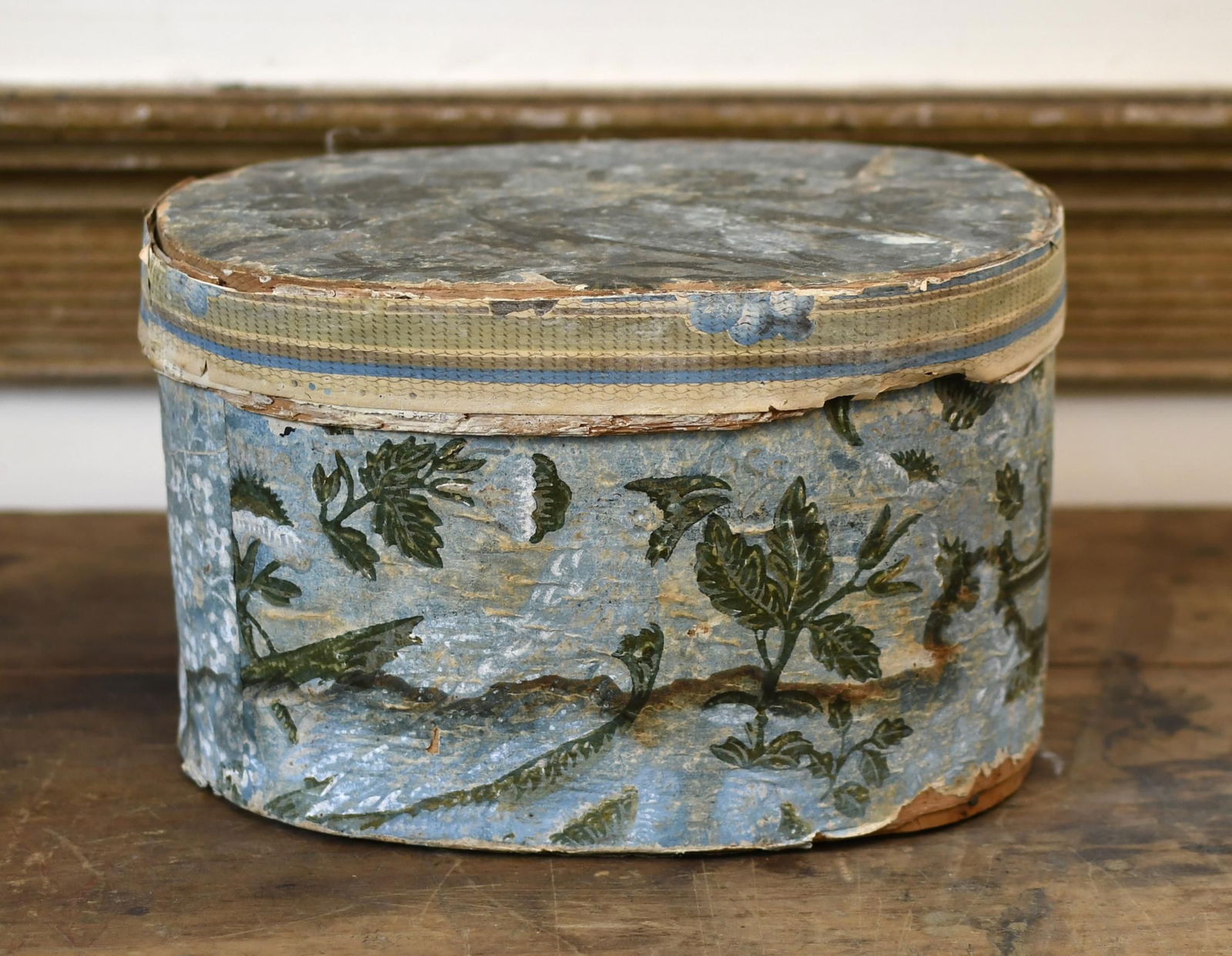 HANNAH DAVIS, NH WALLPAPER HAT BOX. (1 of 9)