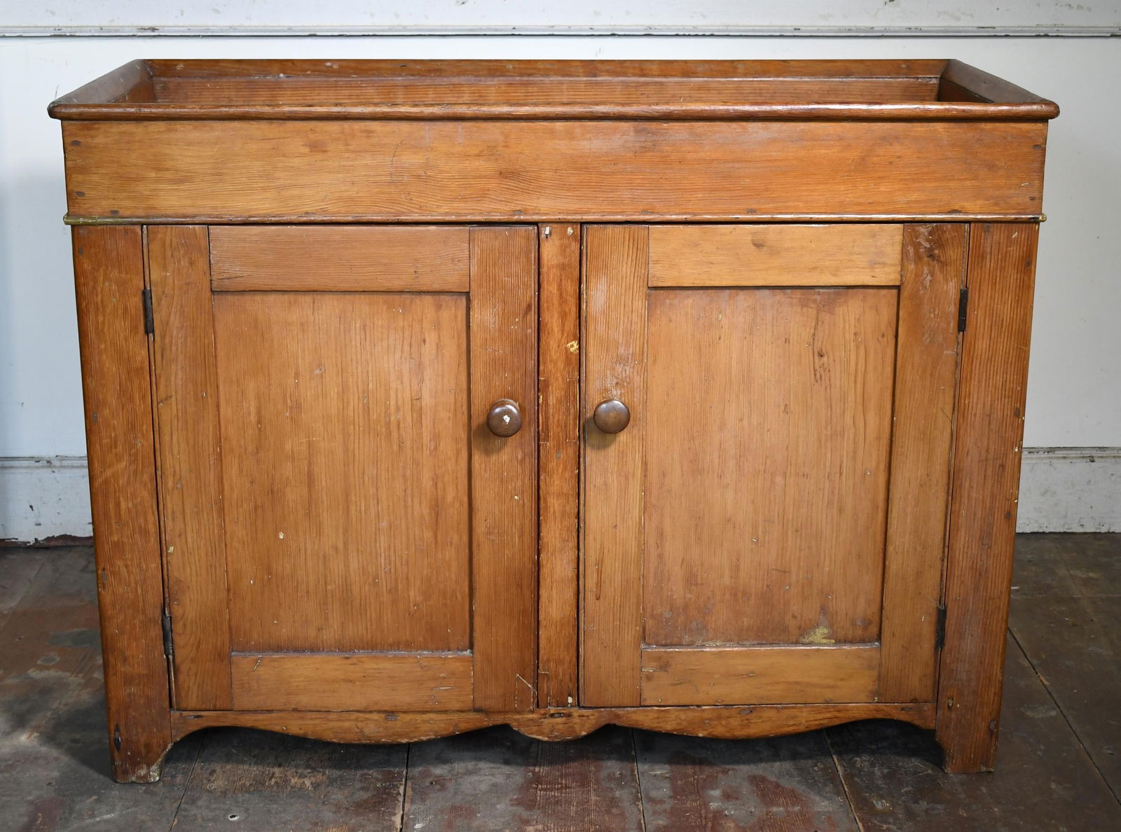 EARLY 19TH C. PINE DRY SINK. (1 of 8)