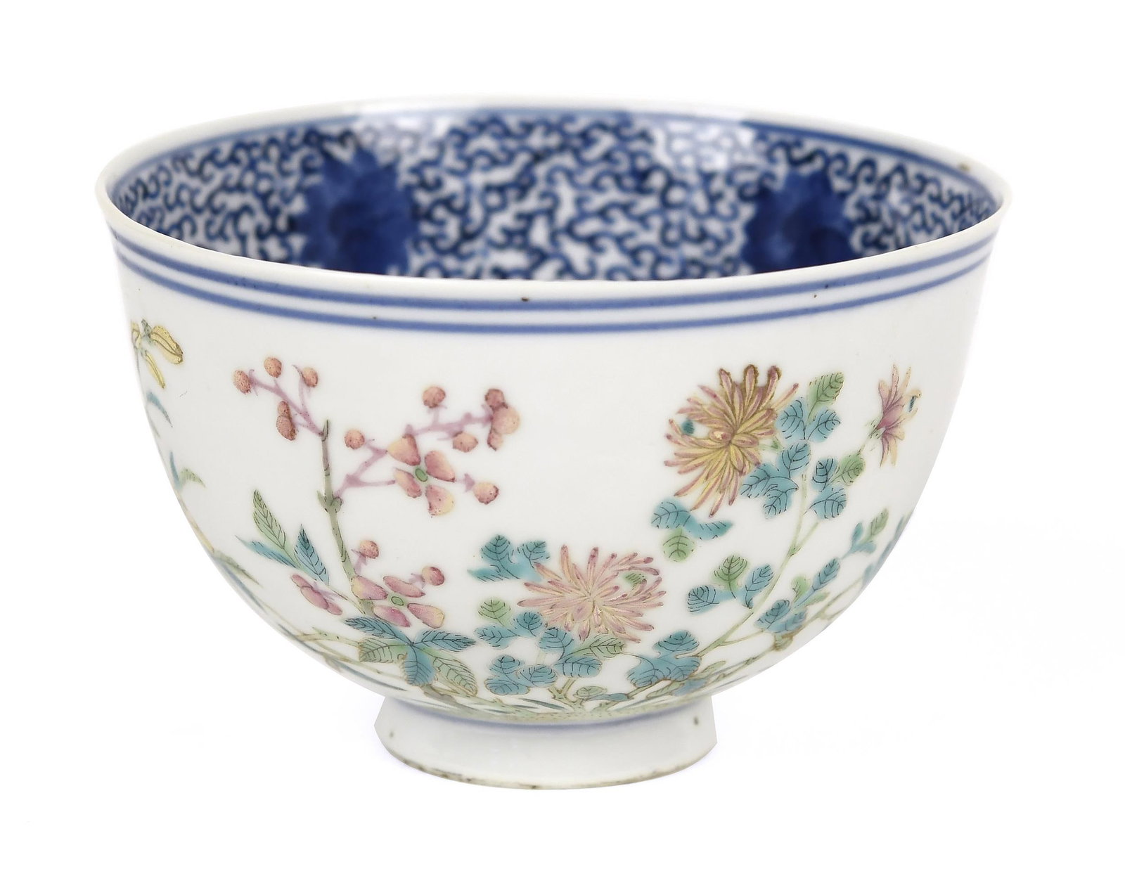 SMALL 19TH C. CHINESE FAMIILLE ROSE BOWL.: A well painted famille rose bowl with flowers and dragonfly, the interior features blue and white lotus tracery, bottom with four-character marks of Shen De Tang, 2.75”H x 4.25” dia..