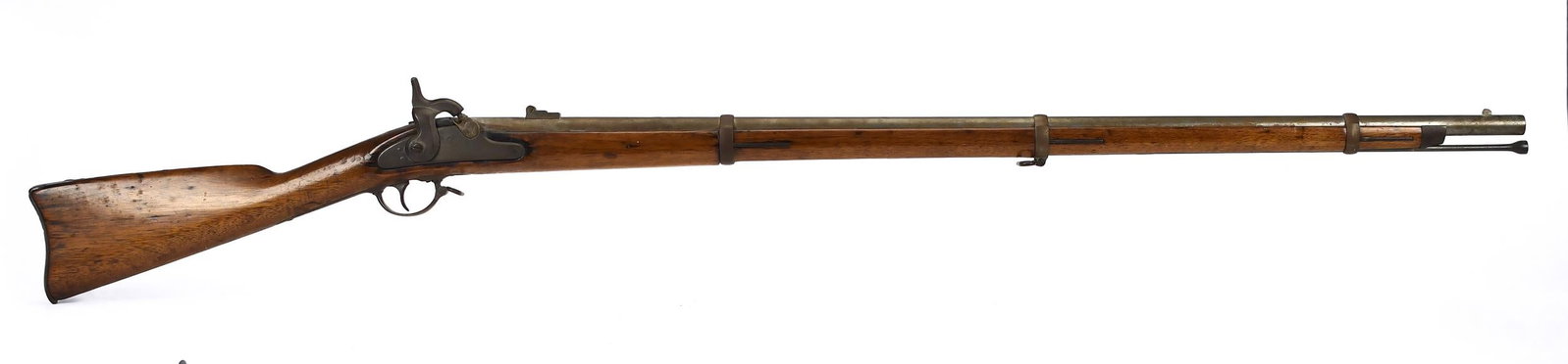 19TH C. US SPRINGFIELD PERCUSSION RIFLE.: 1864 US Springfield musket, lock plate engraved US Springfield with eagle, walnut stock, with ramrod. Overall 56”L x barrel 40”L.