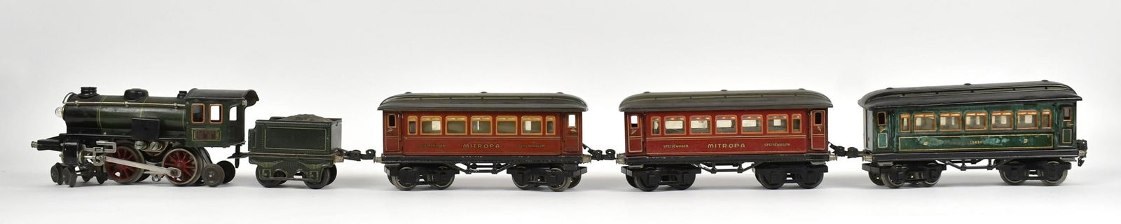MARKLIN LOCOMOTIVE, TENDER, AND THREE COACHES. (1 of 20)