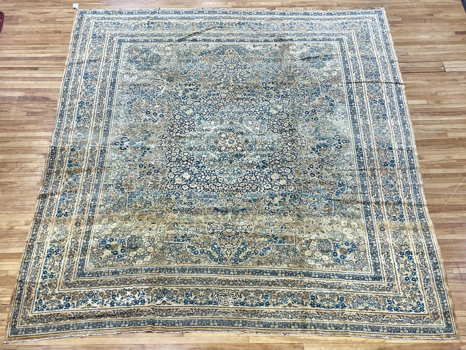 ANTIQUE PERSIAN ROOM SIZE RUG. (1 of 7)