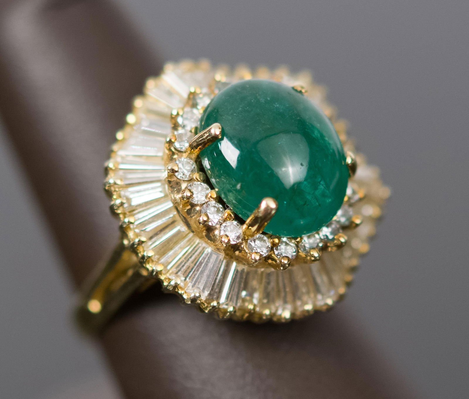 14K GOLD EMERALD & DIAMOND BALLERINA RING. (1 of 9)