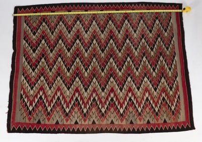 VINTAGE NATIVE AMERICAN RUG.