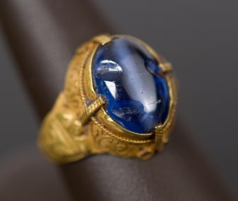 ROMAN STYLE 22K GOLD BLUE GLASS RING.