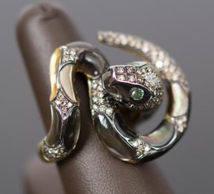 18K GOLD BLACK MOTHER OF PEARL & DIAMOND SNAKE RING.