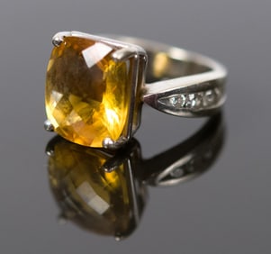 14K GOLD CITRINE & DIAMOND RING.