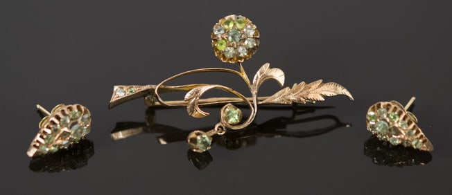 ANTIQUE 14K GOLD LIGHT GREEN STONE PIN & EARRING SET.