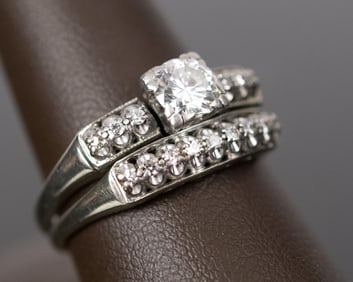 VINTAGE 14K GOLD DIAMOND WEDDING SET.