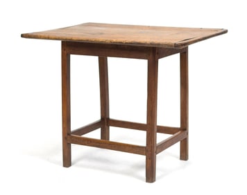 18TH C. NEW ENGLAND CHIPPENDALE TAVERN TABLE
