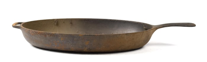 VINTAGE GRISWOLD CAST IRON #15 OVAL SKILLET.