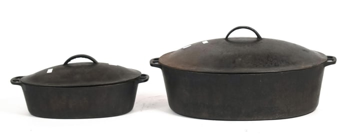 TWO VINTAGE WAGNER WARE CAST IRON PANS.