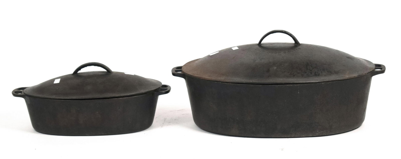 TWO VINTAGE WAGNER WARE CAST IRON PANS. (1 of 5)