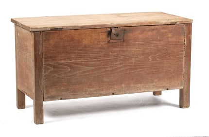 PILGRIM PERIOD MAPLE AND PINE BLANKET BOX.