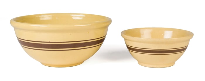 TWO VINTAGE YELLOW WARE MIXING BOWLS.