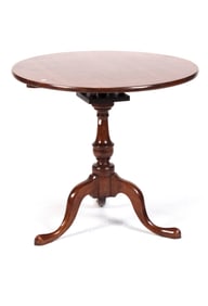 18TH C. AMERICAN QUEEN ANNE TEA TABLE.