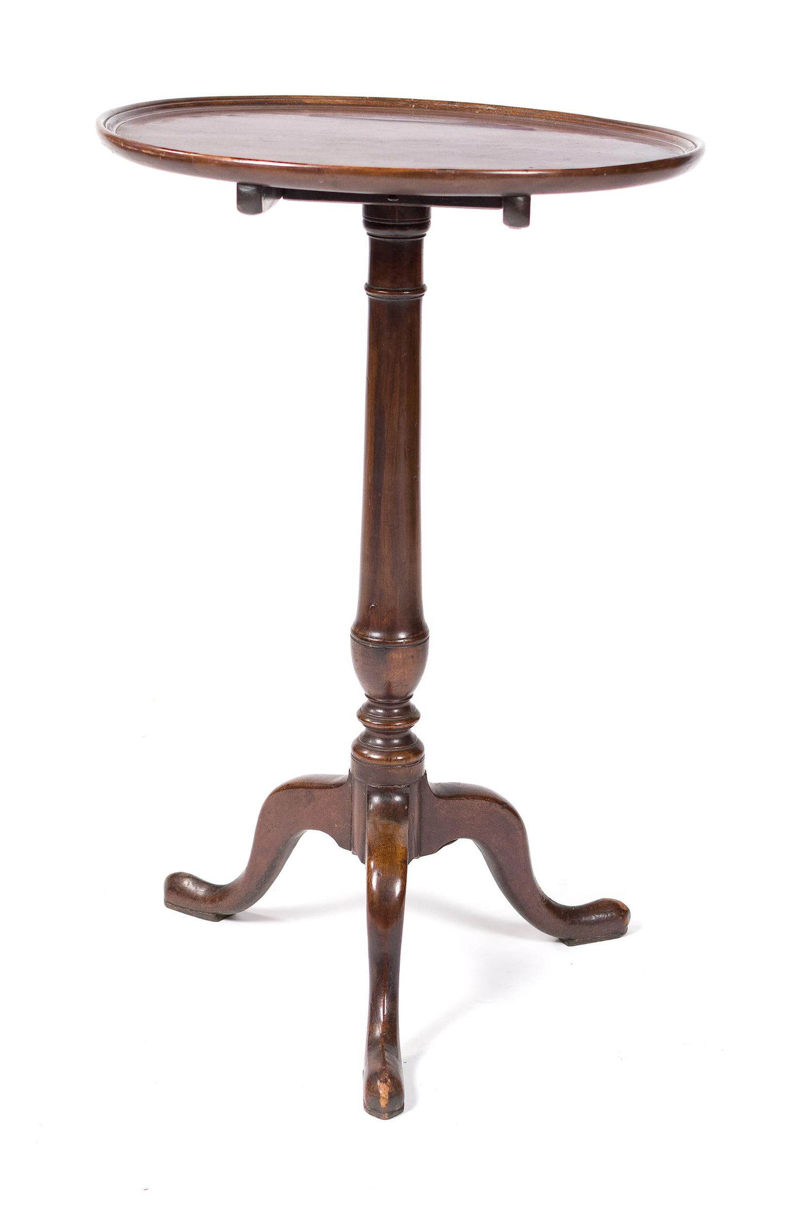 18TH C. QUEEN ANNE DISH TOP CANDLESTAND. (1 of 11)