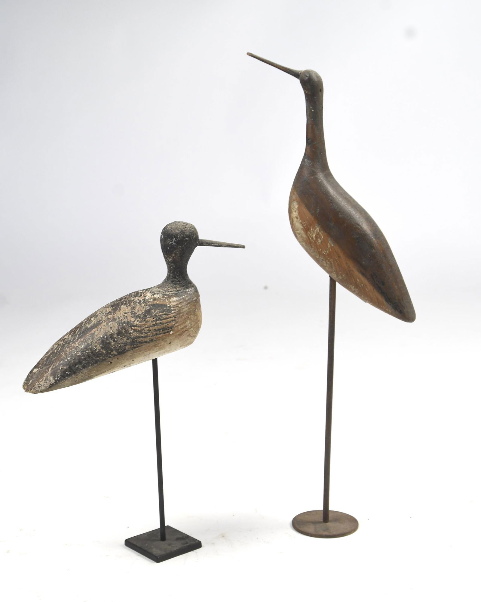 TWO ANTIQUE SHORE BIRD DECOYS. (1 of 15)