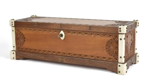 ANTIQUE SAILOR MADE CHIP CARVED BOX.