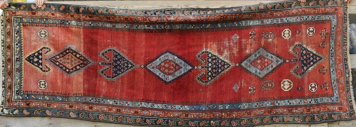ANTIQUE ORIENTAL HALL RUNNER RUG.