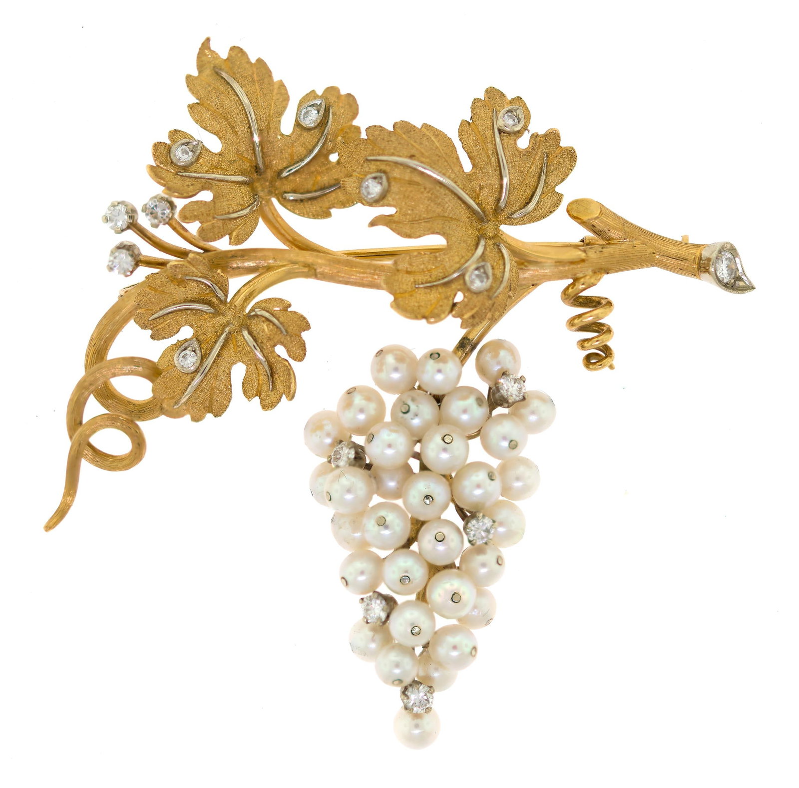 VINTAGE 18K GOLD PEARL & DIAMOND GRAPE CLUSTER PIN.: A vintage 18k yellow gold pin, accented with approx. .50 ct. tw. round brilliant cut diamonds of G color and VS clarity and 4 mm round white pearl 'grapes' with very good luster, 2 3/8 inches long, 16