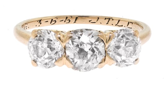 ANTIQUE 14K GOLD 1.75 CTW. THREE STONE DIAMOND RING.