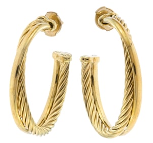 DAVID YURMAN 18K GOLD HOOP EARRINGS.
